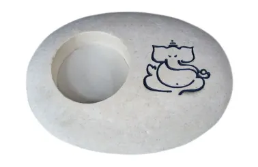Stein mit Ganesha-Kalligrafie als Teelichthalter 