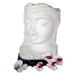 Buddha-Gesicht auf Holzständer 