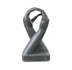 Abstrakte Skulptur, zwei Hände auf einem Sockel. 53 cm hoch. Kunststein, handgefertigt und farbig. 