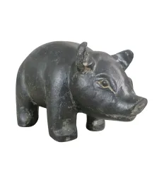 Sitzendes Schwein, 32 cm hoch | Kunststein, handgefertigt und bemalt 