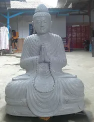 Sitzender Buddha aus Flussstein, Position Dhyana, H. 100cm. 