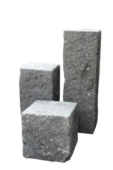 Sockel, rechteckig, bossierte Außenfläche, 60 cm 