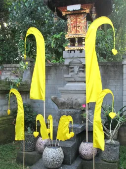 Bali-Fahne, gelb, mit Bambusstab, 