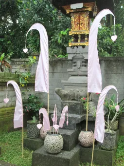 Bali Flag, Satin, aubergine, 55cm including stick 