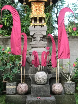 Bali-Fahne, rosapink, mit Bambusstab, 