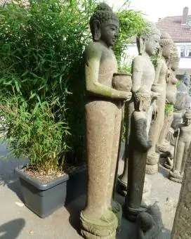 Stehender Buddha "mit Gefäß", indisch, in verschiedenen Größen, 120 cm