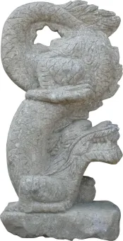 Glücksdrache stehend auf Socke, ca. 105 cm 