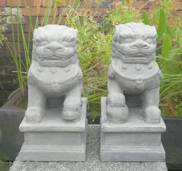 Temple Löwe, 25cm Höhe , Satz von zwei, gefärbt in der Farbe antik finish 