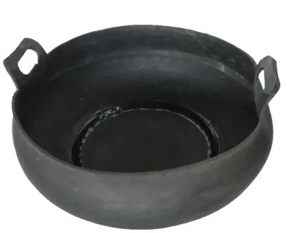 Recycled tyre shell with handle 